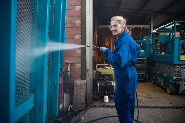 Professional Pressure Washing Services in Weed, CA